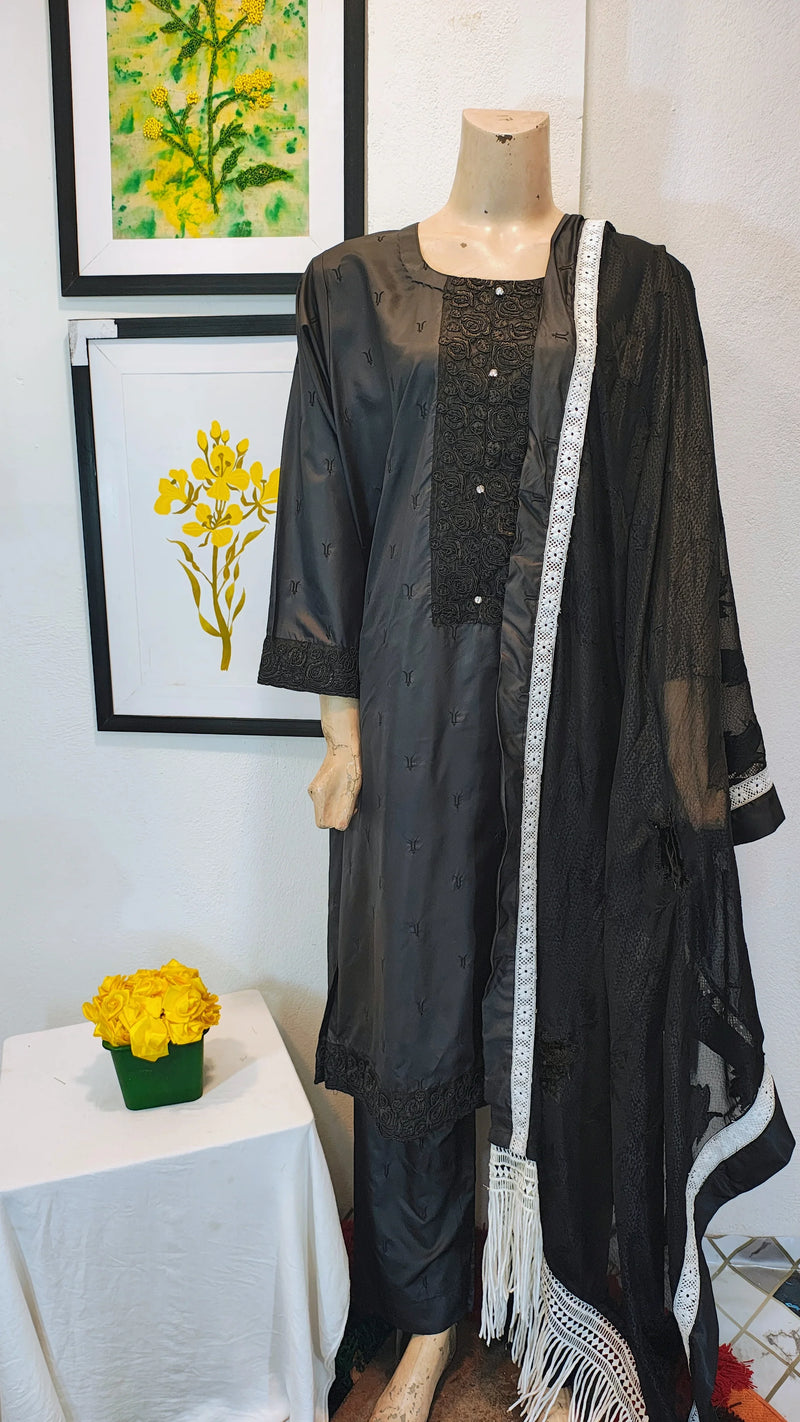 Ebony Silk-Finish 3-Piece Suit with Intricate Lace Bodice & Tasseled Dupatta