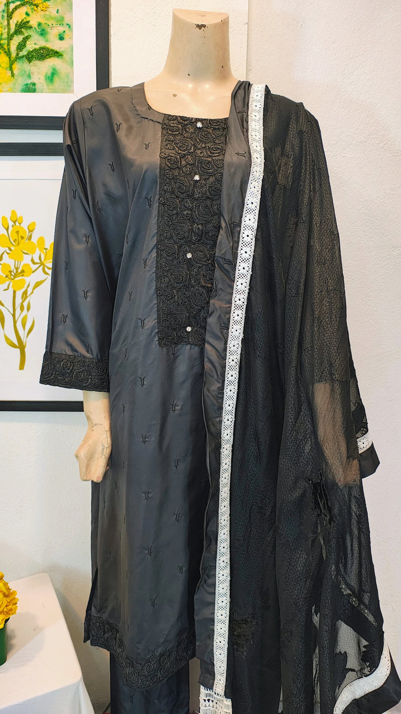 Ebony Silk-Finish 3-Piece Suit with Intricate Lace Bodice & Tasseled Dupatta